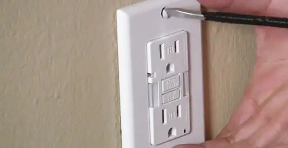 gfc outlets service securing and mounting ground fault circuit interrupter outlet by certified electricians in Dallas, TX